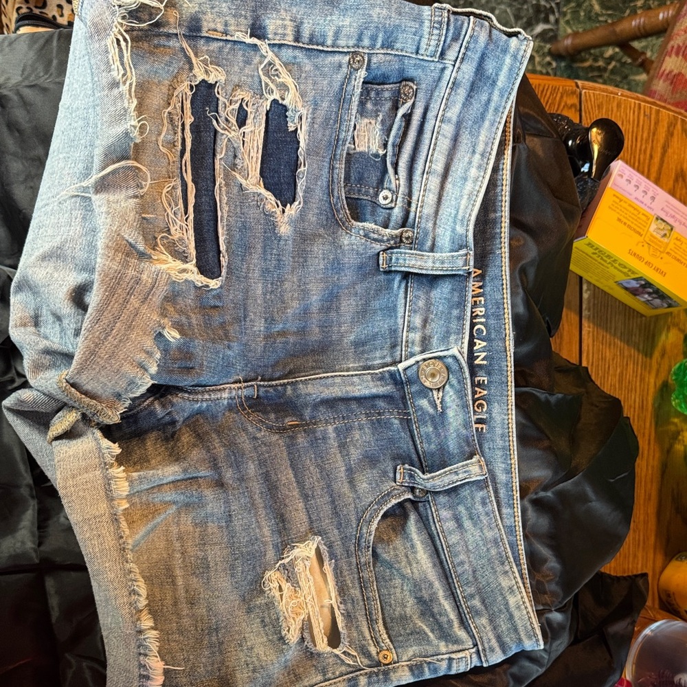 American Eagle Outfitters women  Ripped Light Blue Jeans